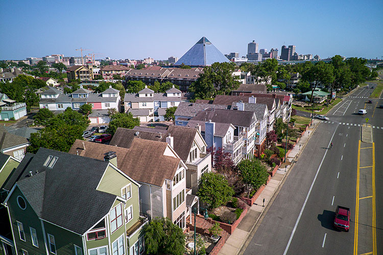 Harbor Town gives its residents easy access to downtown with plenty of riverfront recreation.