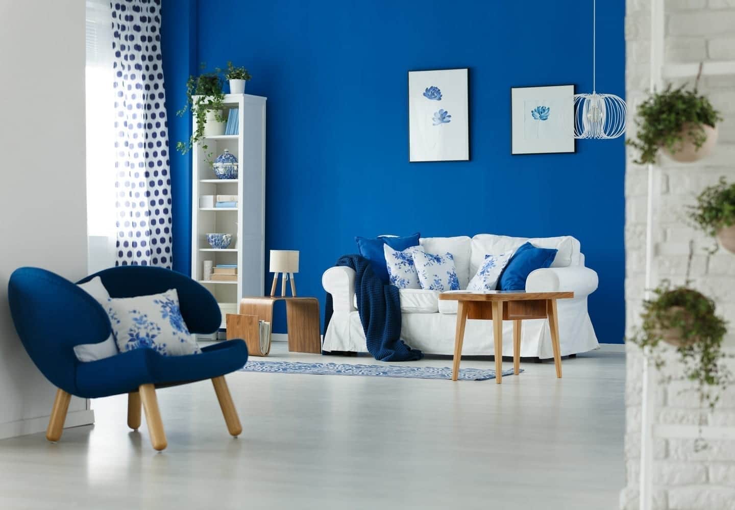 A living room decorated with a simple blue and white color scheme.