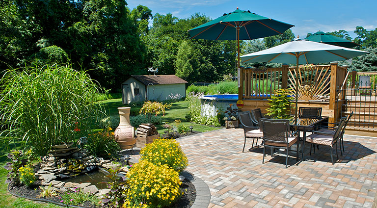 A well-manicured and landscaped patio