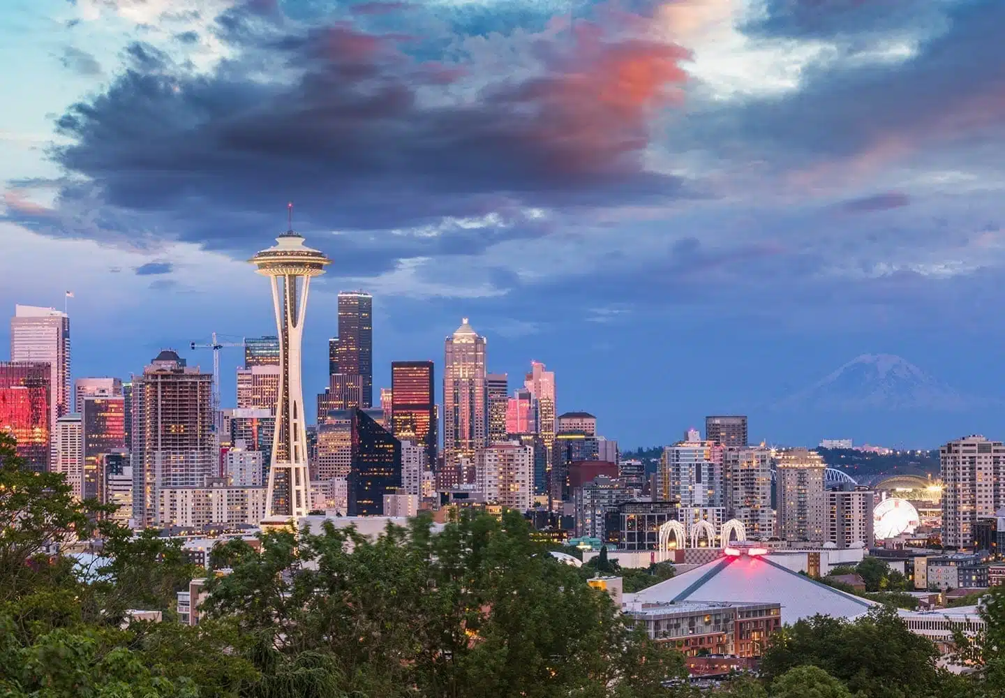 The skyline of Seattle, Washington. There are cloud in the sky that make it look like it is going to rain.