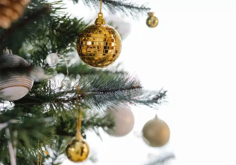 Christmas tree with gold and white ornaments