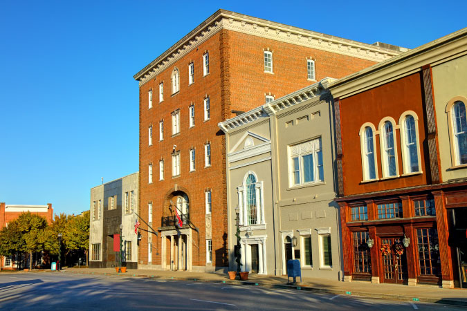 A view of charming storefronts in Murfreesboro, Tennessee, one of the best Nashville suburbs.