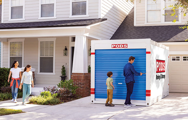 A family starts to unload their ӰPro container, starting with a father unlocking the door.