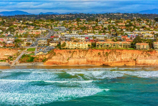 Aerial view of the gorgeous coastal town of Solana Beach, California, with its steep golden cliffs and turquoise waters