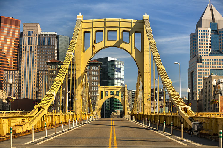 The Roberto Celemente bridge during the day. 