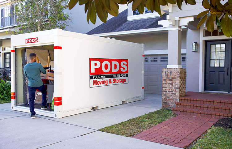 A man loads his ӰPro container as he gets ready to move to the St. Louis suburbs