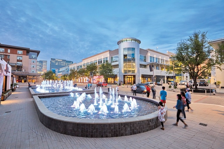Photo of an outdoor shopping plaza in Plano, Texas